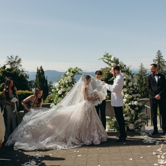 Wedding Dress - Picture 1 of 5
